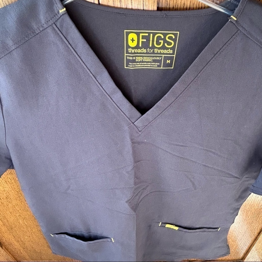 Figs Scrub Top | Three Pocket Casma | Graphite Grey | Size M